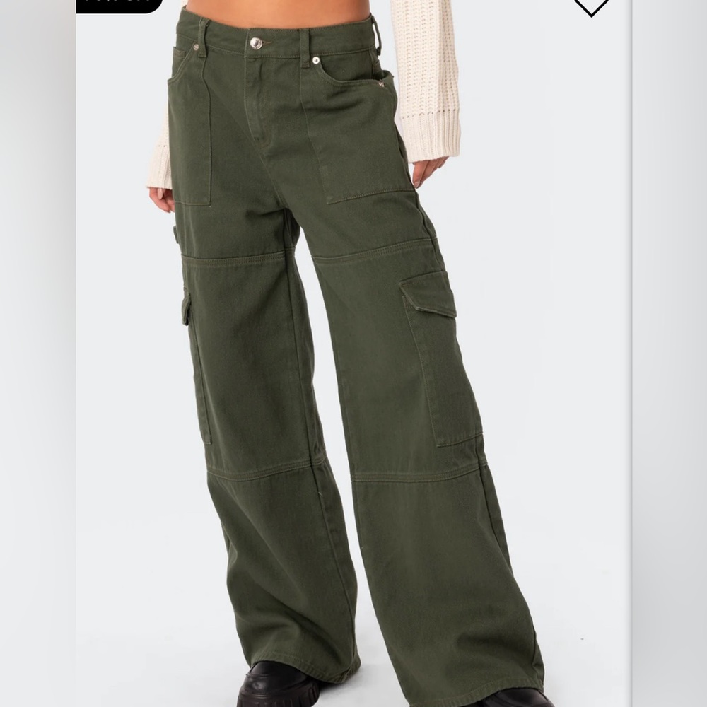 New with tags slouchy cargo pants, size small, olive color